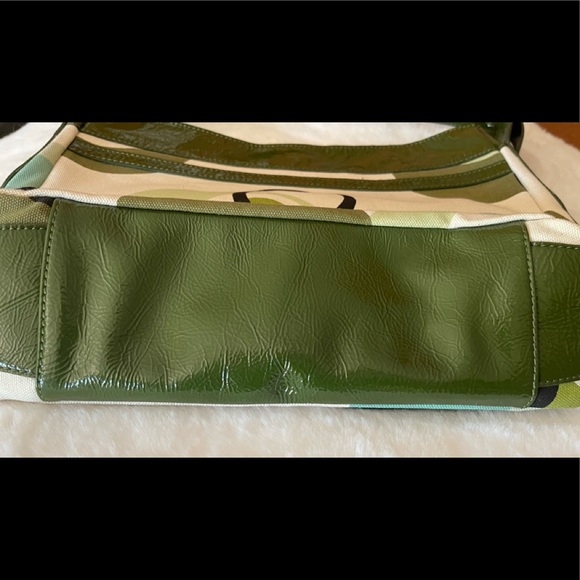 Fun 60’s Vibe Kate Landry Green and Cream Bag with Lots of Pockets - Picture 7 of 15